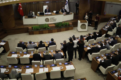 Mecliste 37 madde 7 dakikada oylandı