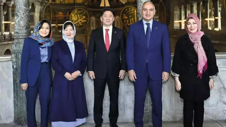 Moğolistan Cumhurbaşkanı Ukhnaa, Ayasofya'yı ziyaret etti