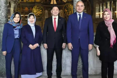 Moğolistan Cumhurbaşkanı Ukhnaa, Ayasofya'yı ziyaret etti