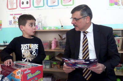 Vali Çiftçi'nin karne hediyesini gören öğrenci: Büyük araba almış