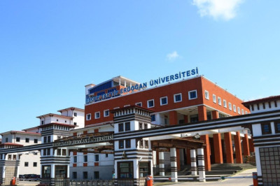 Rize'de dini değerleri aşağıladığı iddia edilen akademisyene uzaklaştırma