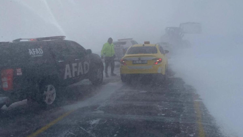 Ardahan-Şavşat ve Damal-Posof-Türkgözü kara yolu, ağır tonajlı araçlara kapatıldı