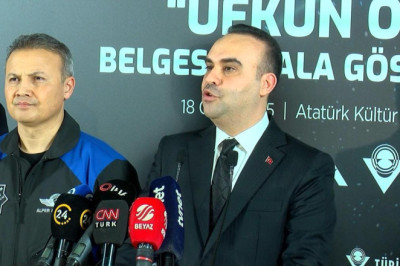 İstanbul - Bakan Kacır, 'Ufkun Ötesinde' belgeselinin gala gösterimine katıldı