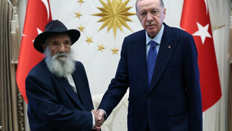 Cumhurbaşkanı Erdoğan, Alevi dedesi Uğurlu'yu kabul etti