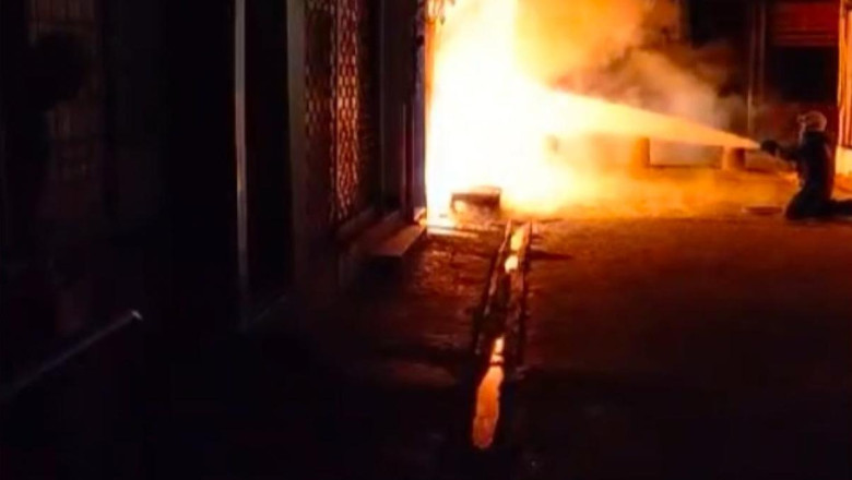 Beyoğlu'nda peş peşe iki yangın: Terzi dükkanı ve ev alev alev yandı