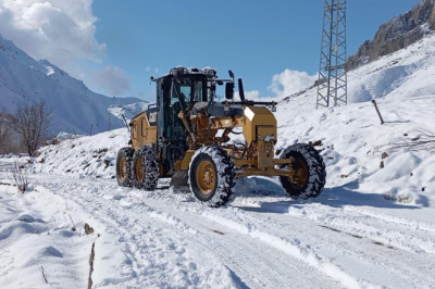 Şırnak'ta kardan kapanan 9 köy yolu ulaşıma açıldı