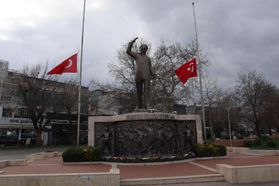 Yalova’da Bayraklar Yarıya İndirildi