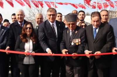 CHP'den İzmir'e bir heykel daha: Cemil Tugay açılışı yaptı