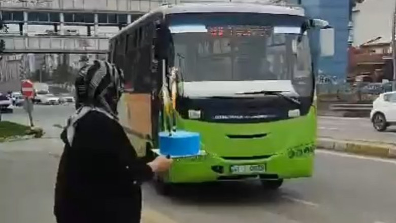 Kocaeli'de otobüs şoförüne ailesinden doğum günü sürprizi