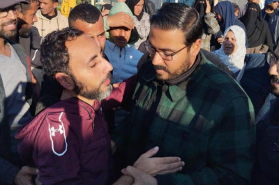 İsrail'in serbest bıraktığı 143 Filistinli Gazze'de: Sevinç gözyaşları sel oldu!