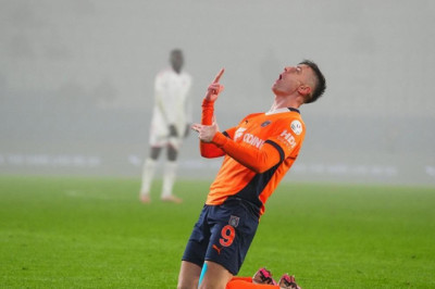 Krzysztof Piatek şov yaptı! Başakşehir, Samsunspor’u farklı geçti