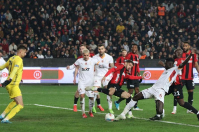 Galatasaray’da sarı kart gören 4 oyuncu cezalı