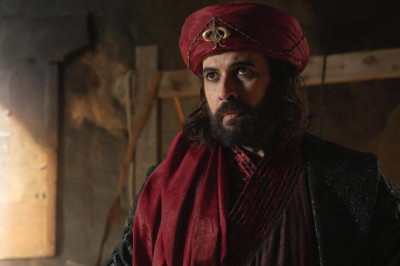 Kadı Fazıl kimdir? Kudüs Fatihi Selahaddin Eyyubi dizisinde oynayan Uygar Özçelik nereli, kaç yaşında?