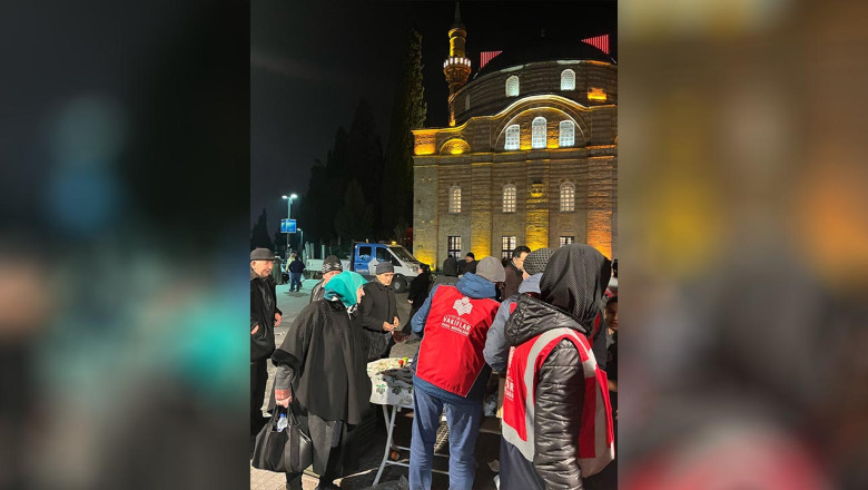 Vakıflar Bursa Bölge Müdürlüğü'nden Salep Ve Kandil Simidi İkramı