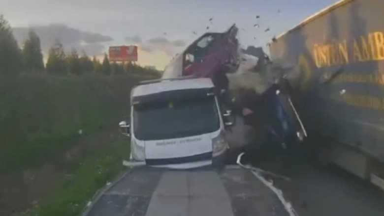 İzmir'de 1 kişinin öldüğü korkunç kaza kameraya yansıdı