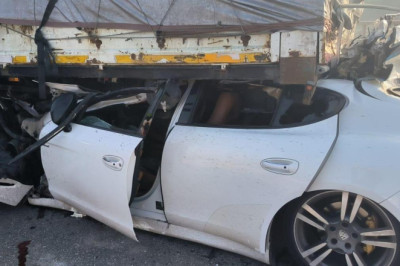 Bursa'da TIR'a arkadan çarpan otomobilin sürücüsü yaralandı