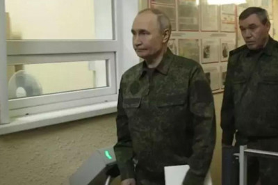 Kritik bölgeye ziyaret! Trump'ın şok çıkışı sonrası Putin'den askeri üniformalı mesaj