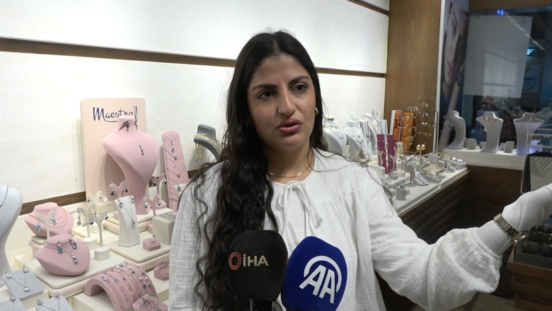 Yalova'da Maskeli Saat Hırsızı Güvenlik Kamerasında