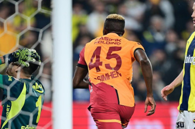 Kadıköy'deki derbinin ilk yarısına Osimhen damgası