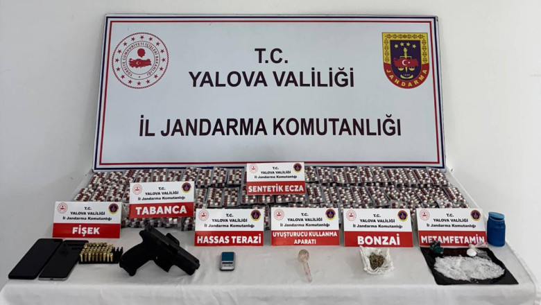 Yalova’da Uyuşturucu Operasyonu: 2.366 Sentetik Ecza Hapı Ele Geçirildi