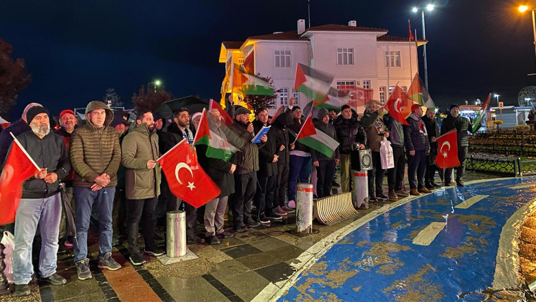 Saadet Partisi Yalova İl Gençlik Kolları’ndan Filistin’e Destek, İsrail Lanet!
