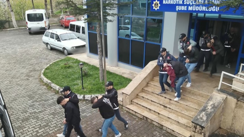 Tokat'ta uyuşturucuyu patiğe sakladılar: 5 kişi tutuklandı