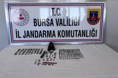Bursa'da 226 sikke ve minyatür heykel ele geçirildi