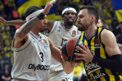 Fenerbahçe, Paris Basketbol karşısında 2-0 öne geçti