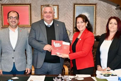 Eğitim Maratonu Kitabı, Belediye Başkanlarına Teslim!