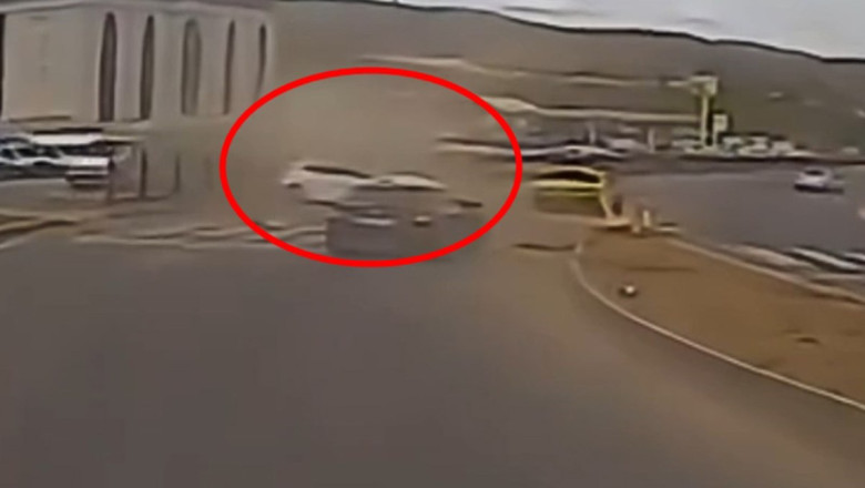 Bingöl'de refüje çarpan otomobilin sürücüsü yaralandı