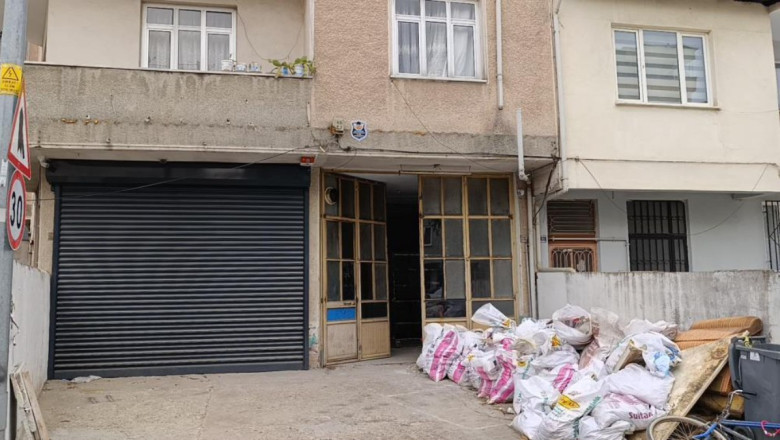 Bursa'da pencereden düşen çocuğu moloz dolu çuvallar korudu