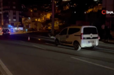 Kahramanmaraş'ta hafif ticari araç anne ve kızına çarptı