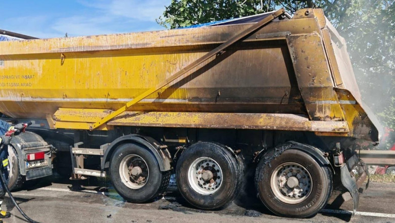 Kamyonun Tekerleri Alev Aldı