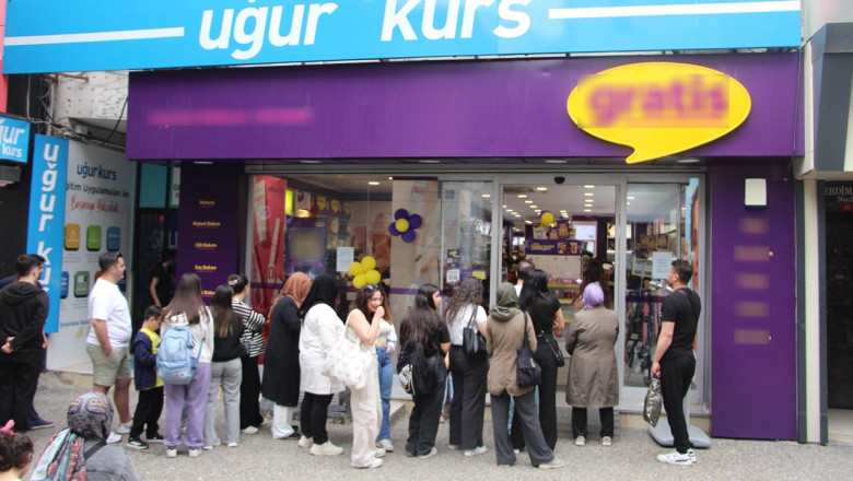 Gazipaşa Caddesi’ndeki Markette İndirim Yoğunluğu!