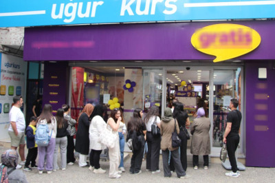 Gazipaşa Caddesi’ndeki Markette İndirim Yoğunluğu!