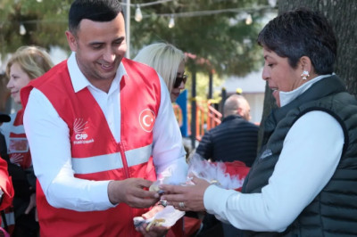 CHP Çiftlikköy’den Anneler Günü’nde yürek ısıtan jest