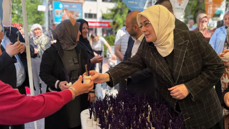 Meliha Akyol ve Umut Güçlü Anneler Günü’nü kutladı