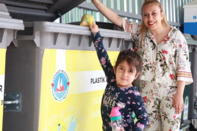 Çiftlikköylü minikler Elele Boyama Atölyesinde