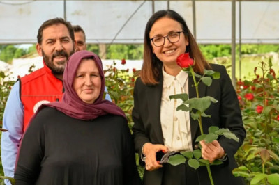 Vali Hülya Kaya gül üreticileri ile buluştu