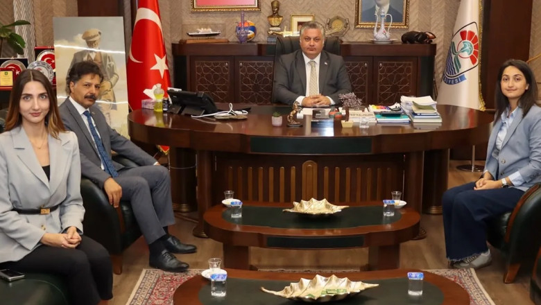 Yalova’da Belediye ve Üniversite, gençlerin geleceğini konuştu!