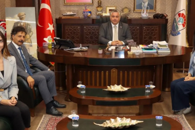 Yalova’da Belediye ve Üniversite, gençlerin geleceğini konuştu!