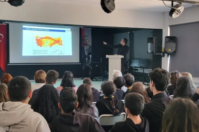 Yalova’da öğrencilere “Temel Afet ve Tahliye Eğitimi” verildi