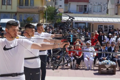 Gençlik ve Spor Bayramı Altınova’da coşkuyla kutlandı