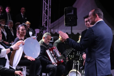 Çiftlikköy’de Türk Halk Müziği Korosu gönülleri fethetti