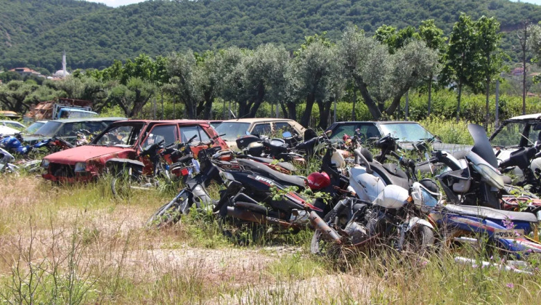 Taşköprü Yediemin Otoparkında skandal! Araçlar çürümeye terk edilmiş