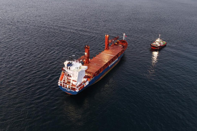 Çanakkale Boğazı'ndan Geçen Yük Gemisinde Yangın Çıktı