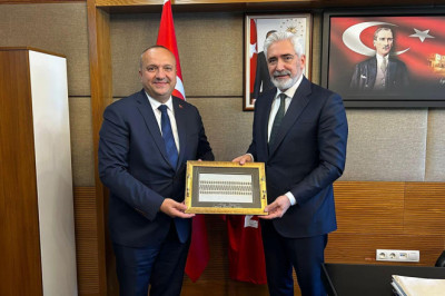 Başkan Avni Kurt’tan Ensarioğlu’na Ziyaret: “Çınarcık İşi’mizi Takdim Ettik”