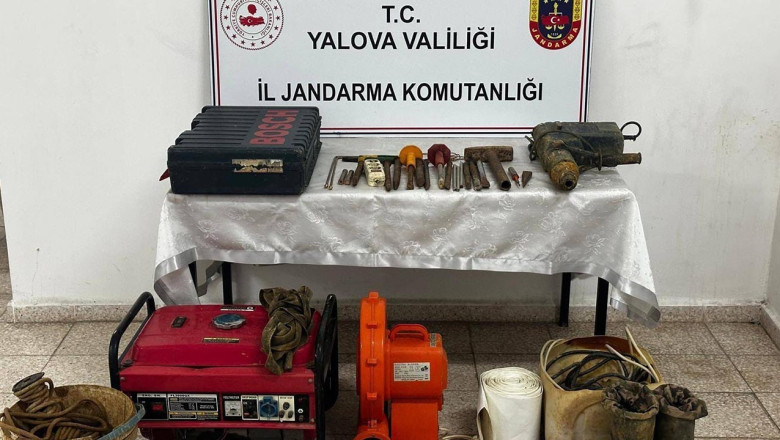 Yalova'da 3 Defineci Suçüstü Yakalandı