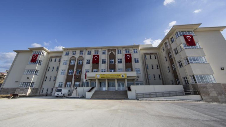 “Serasız Eğitim, Belgelenmemiş Satış” Tepki Çekiyor