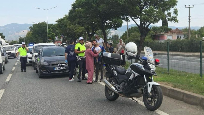 3 otomobil bir birine girdi, 1 bebek ve çocuk yaralandı